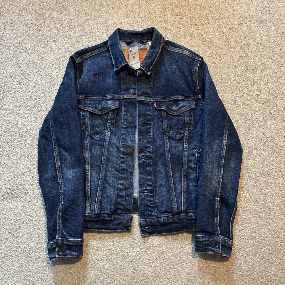 Levis Trucker Jacket Mens Sz Small Blue Dark Wash Denim Standard Fit Pockets NWT